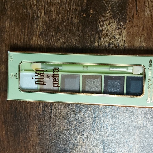 NIB Pixi Mesmerizing Mineral Eyeshadow Palette in Mineral Contour - Picture 2 of 2